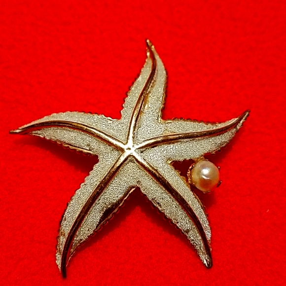 KRAMER Vintage Starfish/Pearl Pin & Earrings - Picture 3 of 4